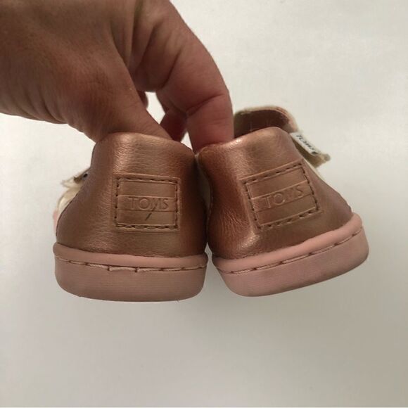 Toms off white with shimmering pink polka dots Velcro strap leather patch size 8 - Picture 5 of 8